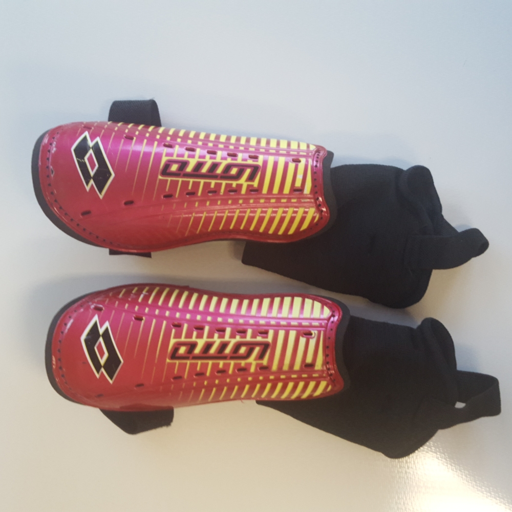 Lotto Soccer Shin Guards size M 3' 11" - 4' 6"